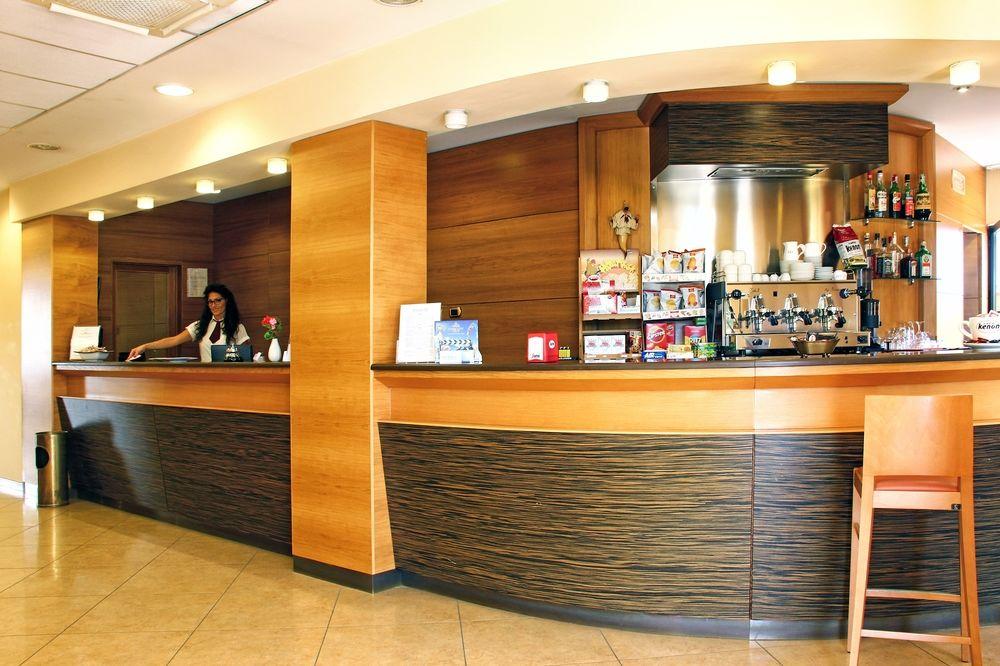 City Hotel Касория Екстериор снимка