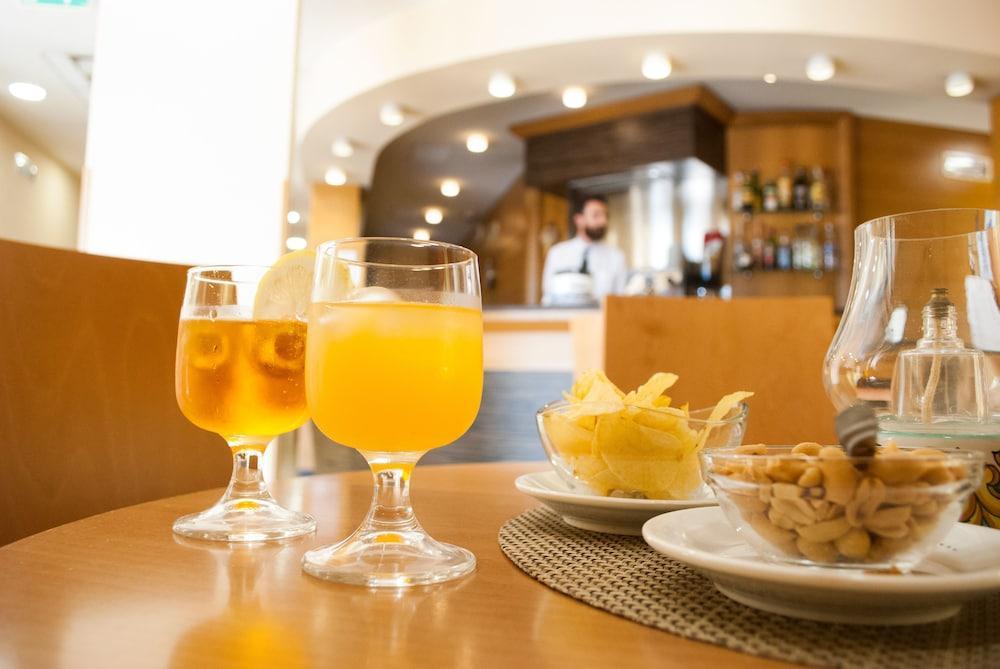 City Hotel Касория Екстериор снимка