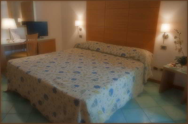 City Hotel Касория Екстериор снимка