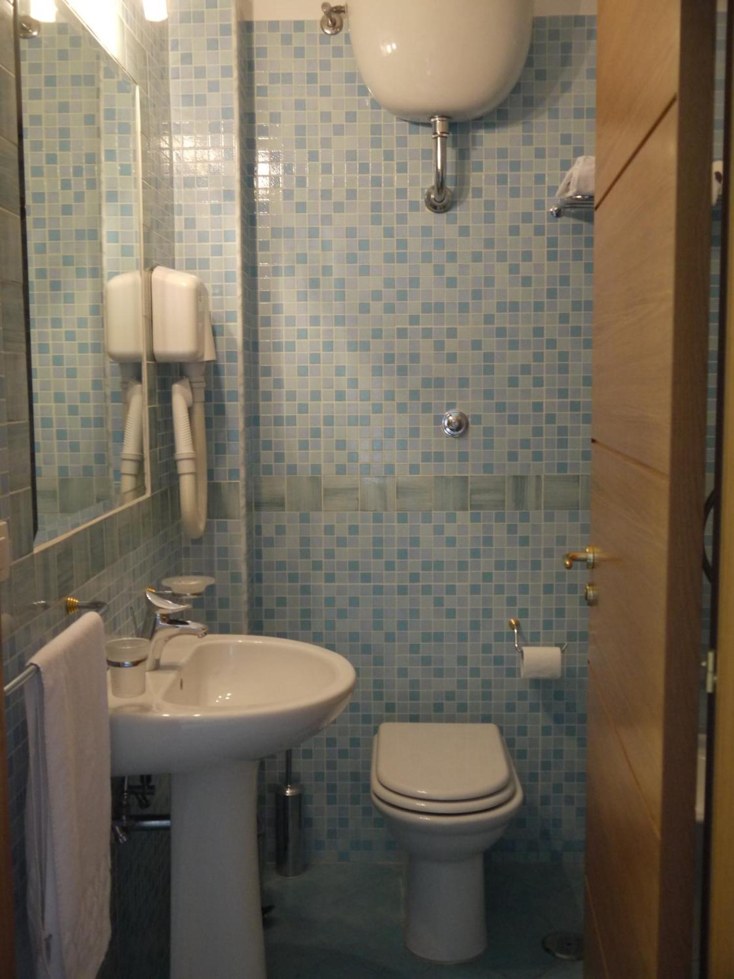 City Hotel Касория Екстериор снимка