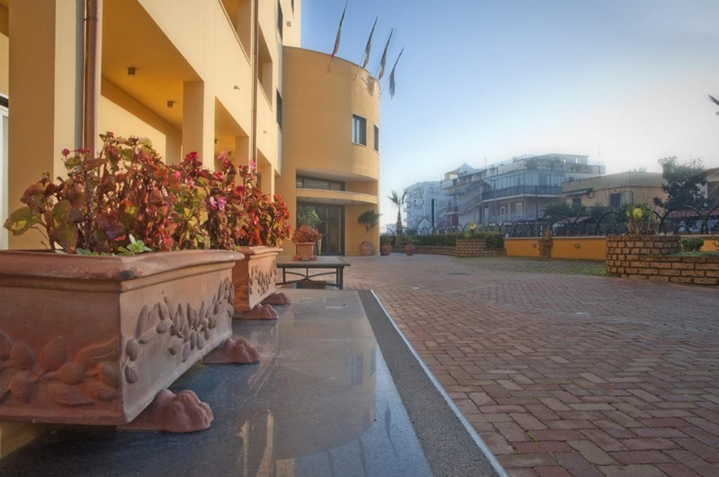 City Hotel Касория Екстериор снимка