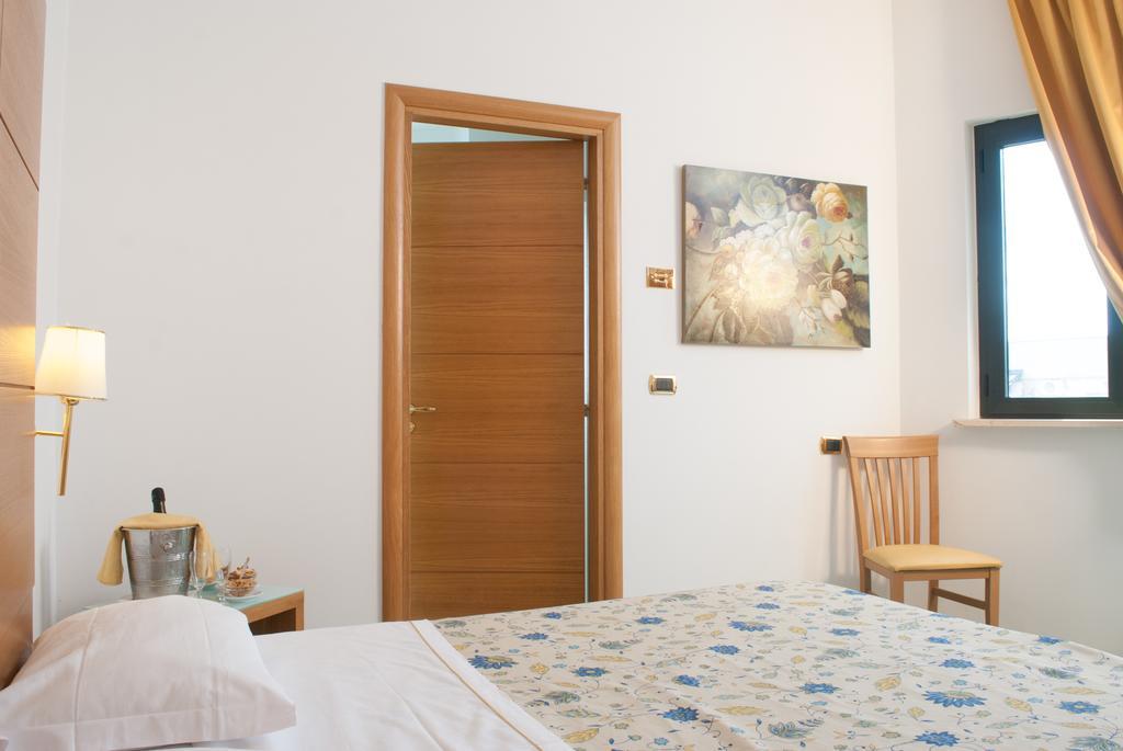 City Hotel Касория Екстериор снимка