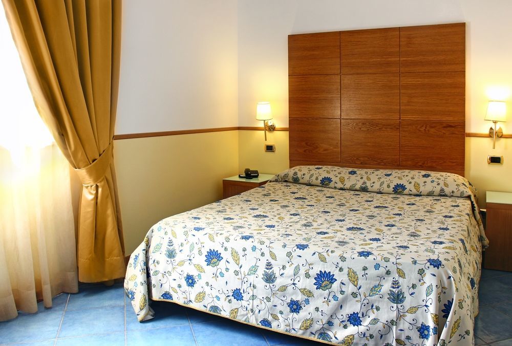 City Hotel Касория Екстериор снимка