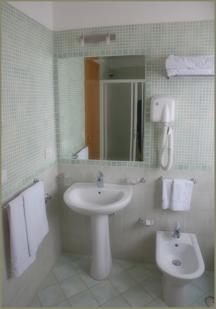 City Hotel Касория Екстериор снимка