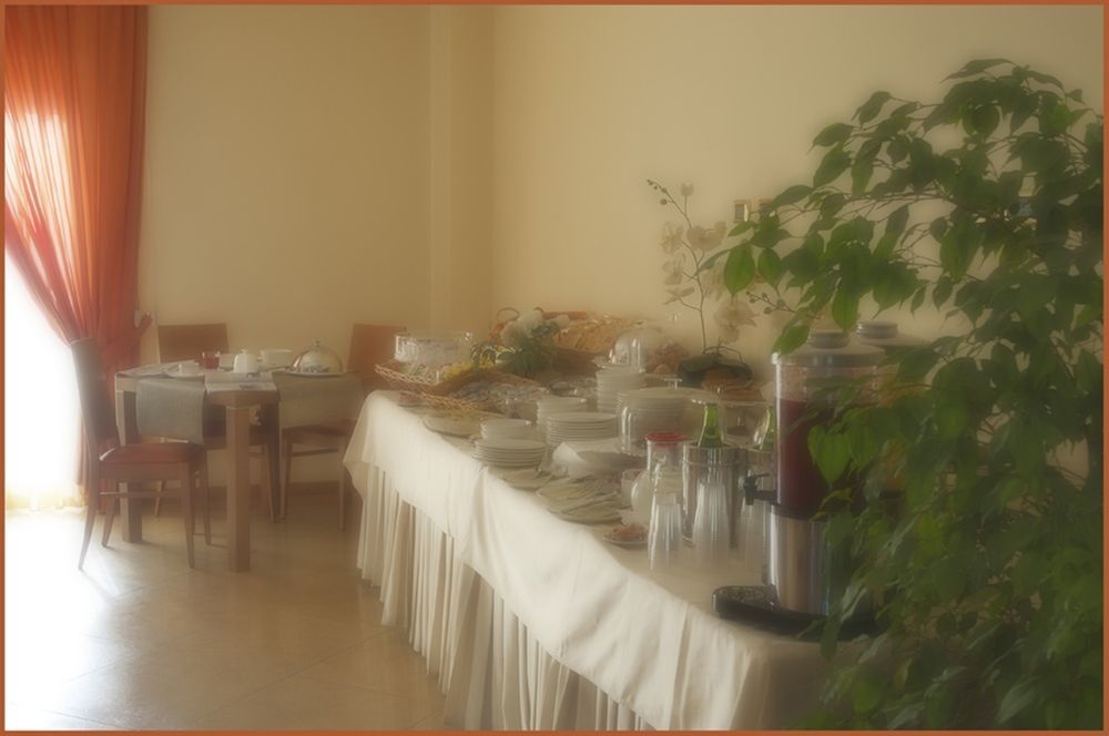 City Hotel Касория Екстериор снимка