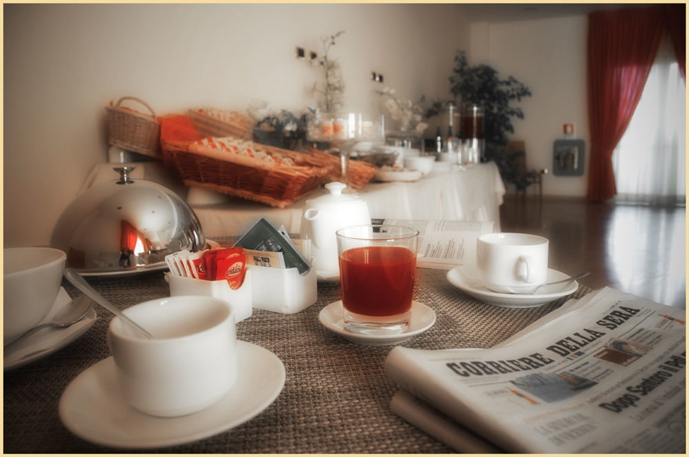 City Hotel Касория Екстериор снимка