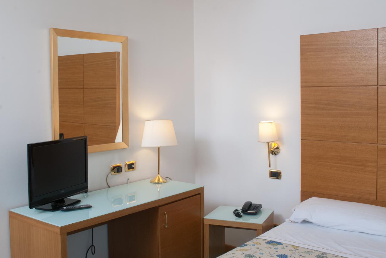 City Hotel Касория Екстериор снимка