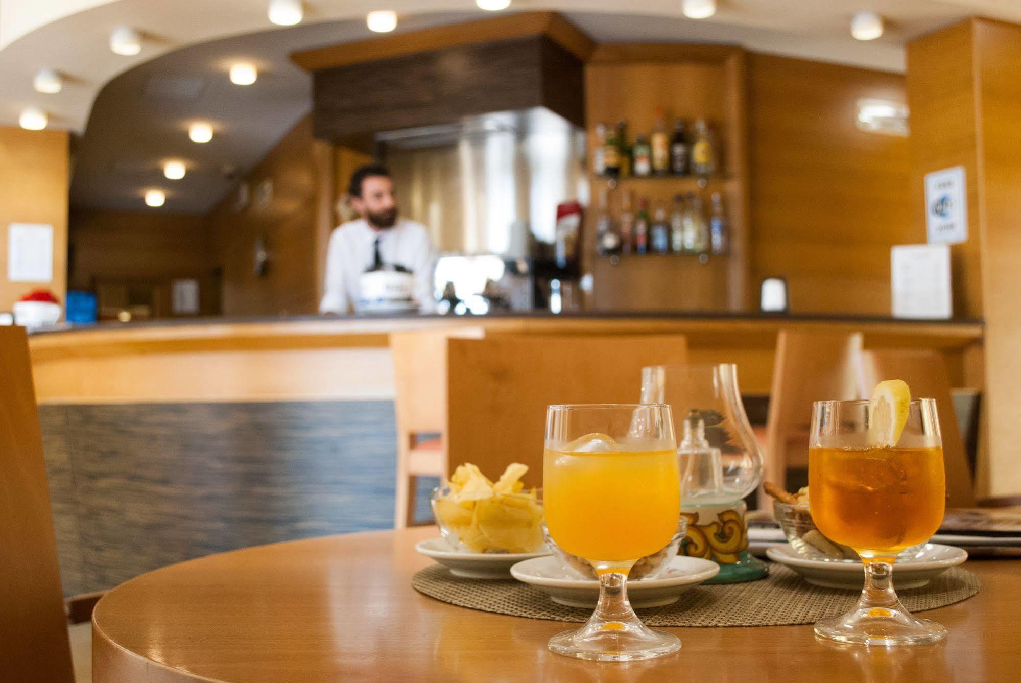 City Hotel Касория Екстериор снимка