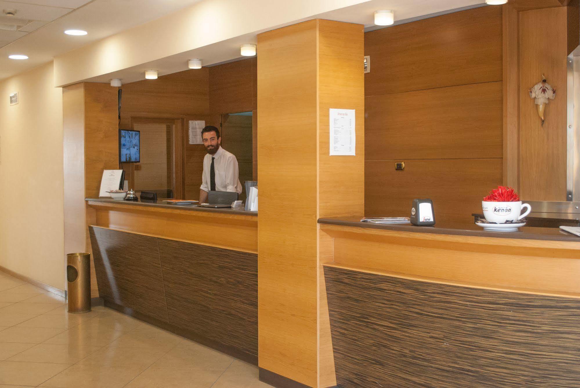 City Hotel Касория Екстериор снимка