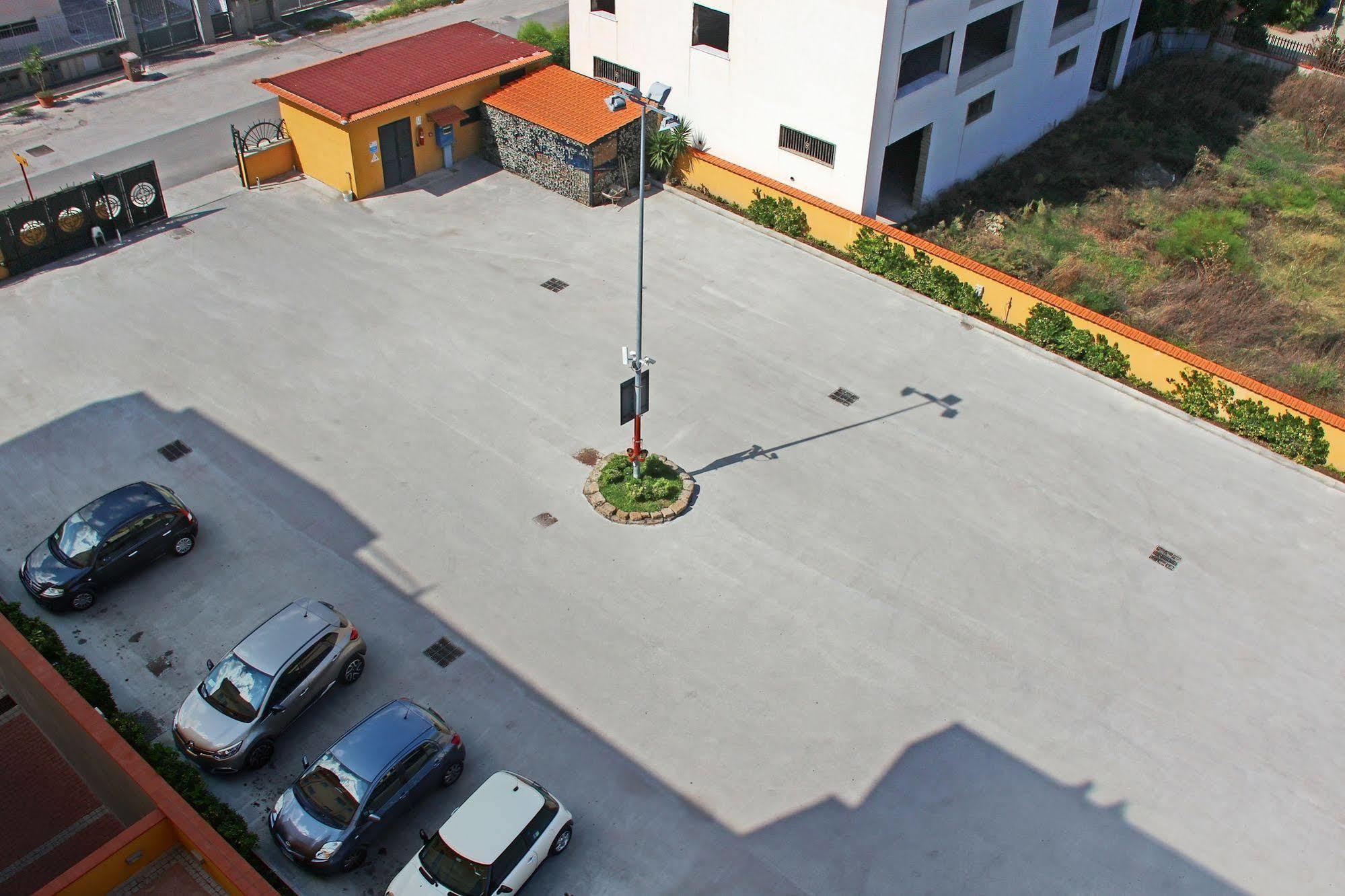 City Hotel Касория Екстериор снимка