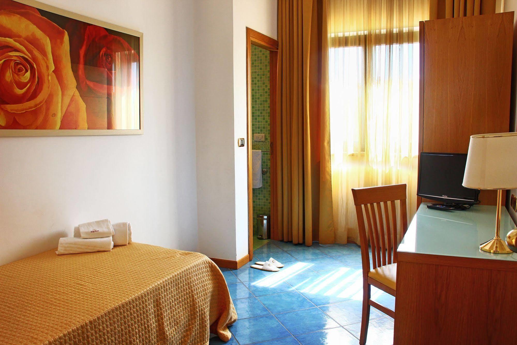 City Hotel Касория Екстериор снимка