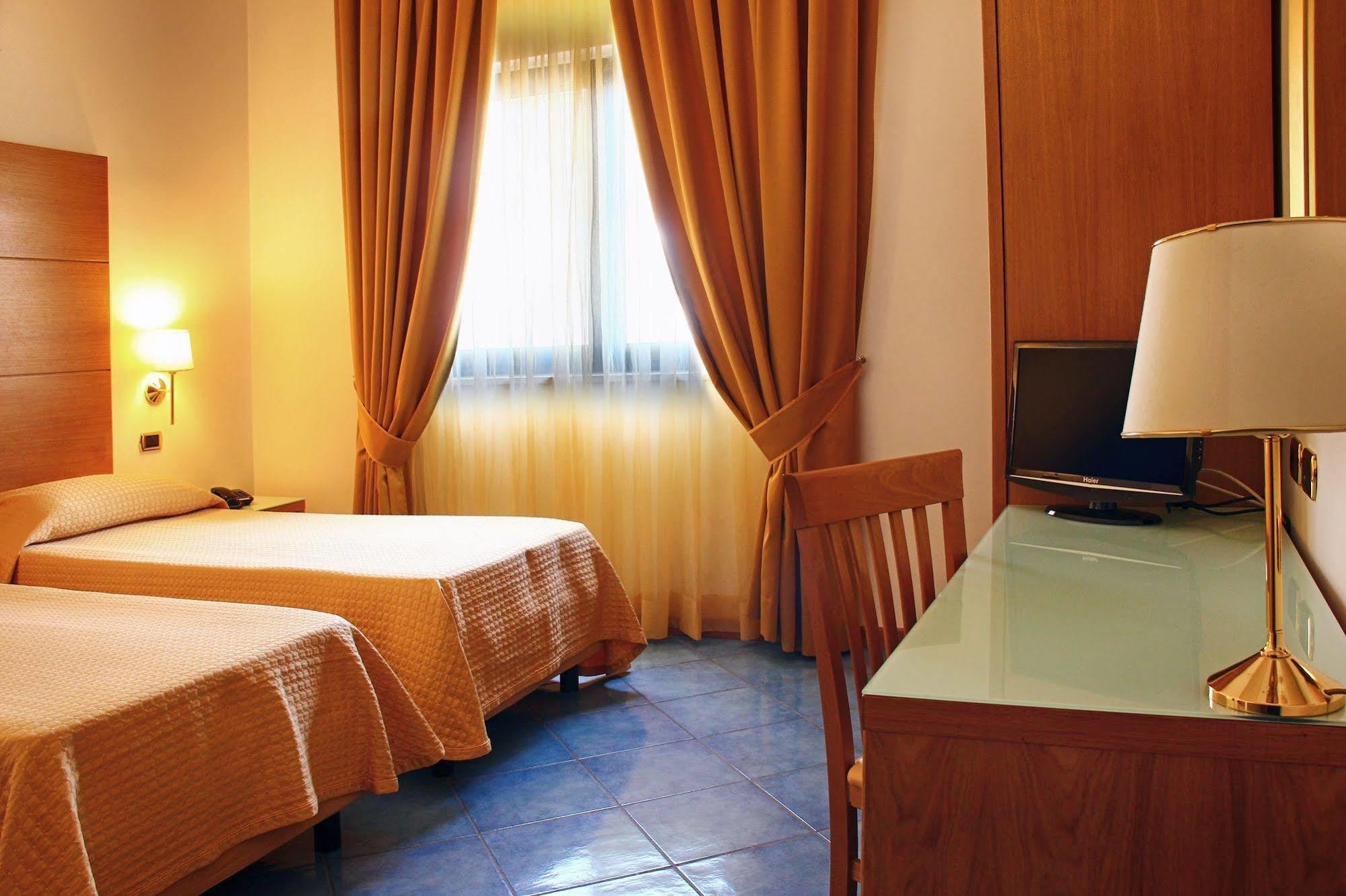 City Hotel Касория Екстериор снимка
