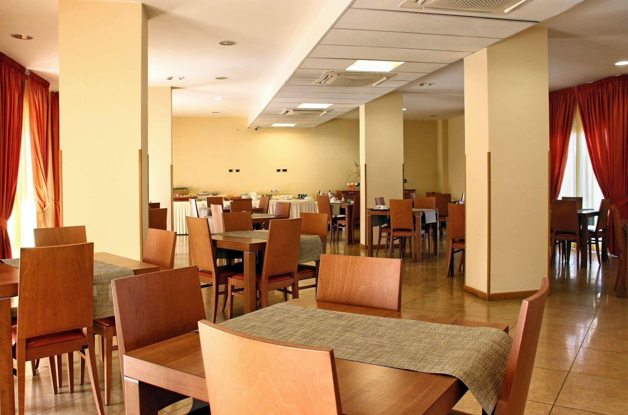City Hotel Касория Екстериор снимка